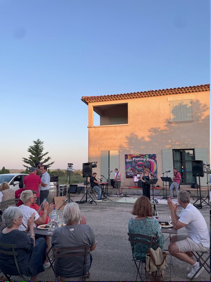 Activité balade, dégustation de vin, soirée au domaine sainte cécile du parc